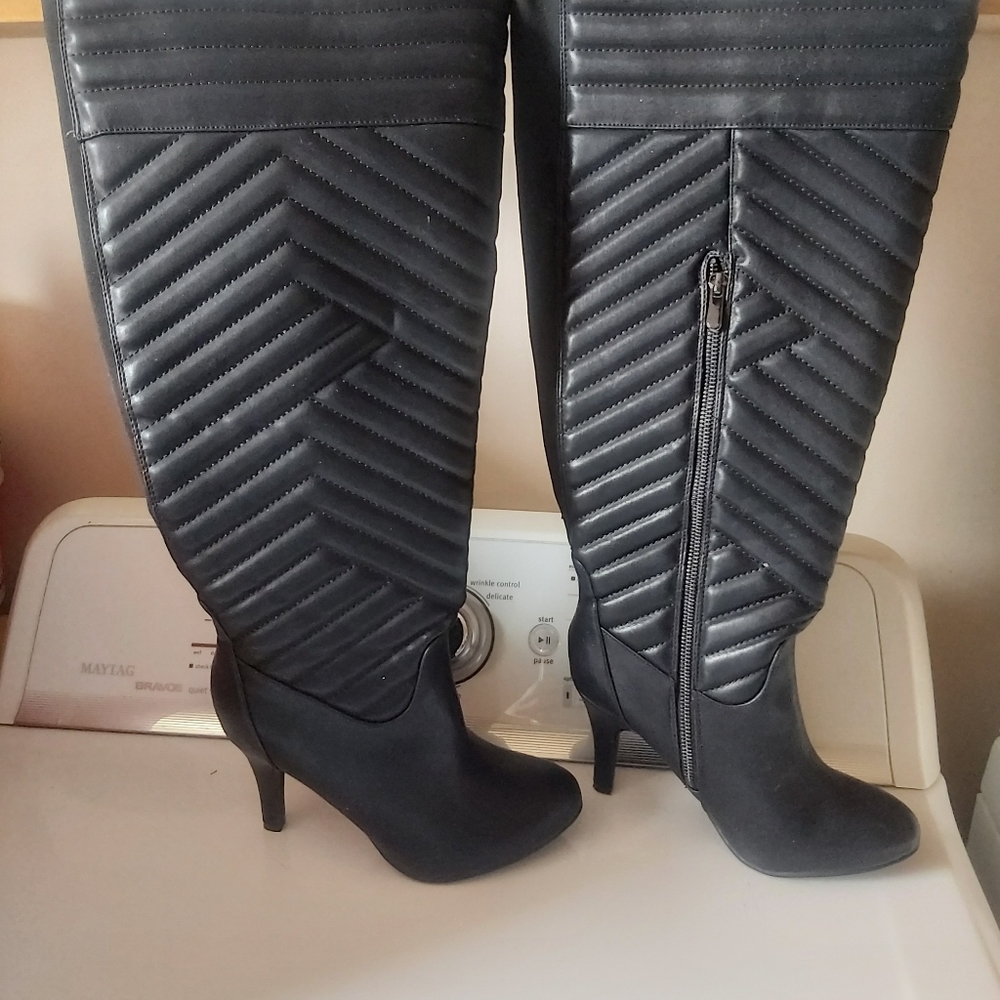 Very elegant high heels knee length boots